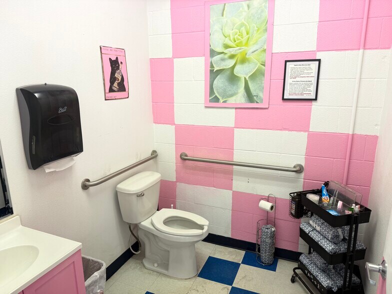 More Photos Of 1215 N Midkiff Rd, Midland Convenience Store For Sale