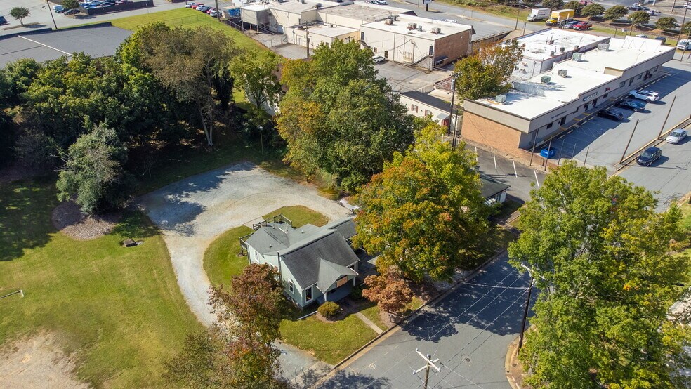 More Photos Of 1911 Margaret St, Winston-Salem General Retail For Sale