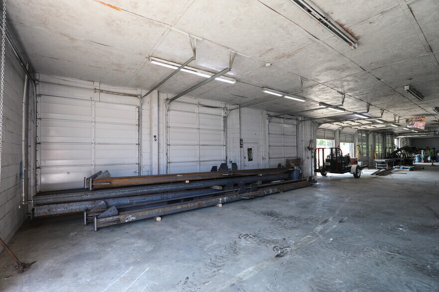 More Photos Of 5 Haynie St, Newnan Warehouse For Lease