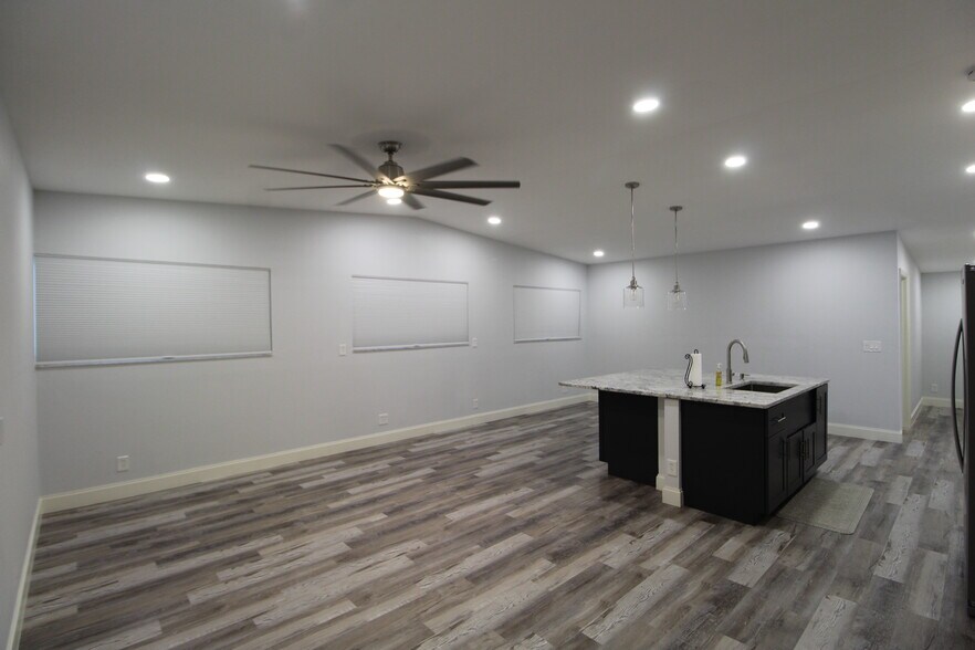 More Photos Of 1662 Independence Blvd, Sarasota Industrial For Sale