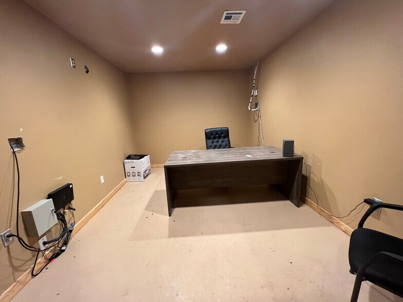 More Photos Of 13616 N 2920 Rd, Dover Warehouse For Sale