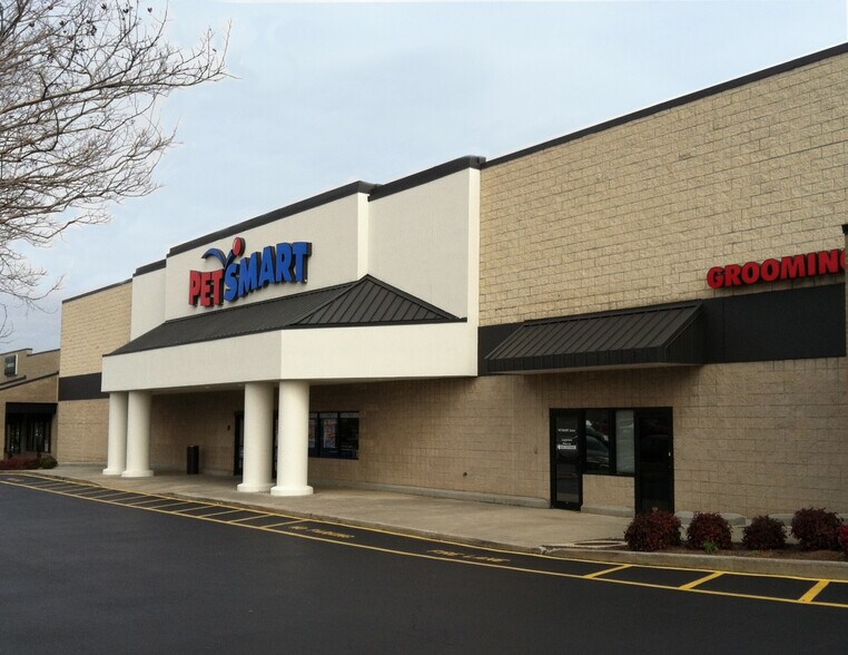 More Photos Of 2425-2465 Laurens Rd, Greenville Unknown For Lease