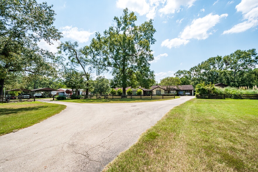 More Photos Of 16410 FM 1485 Rd, Conroe Veterinarian Kennel For Sale