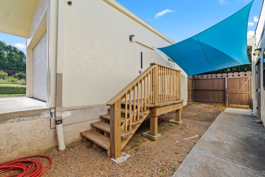 More Photos Of 310 Terrell Rd, Franklin Office For Sale