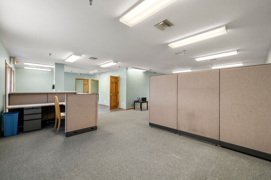 More Photos Of 4-6 Barlows Landing Rd, Pocasset Storefront Retail Office For Sale