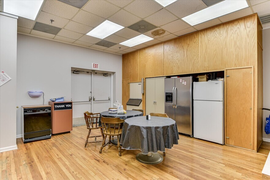 More Photos Of 1089 Augusta Rd, Warrenville Office For Lease