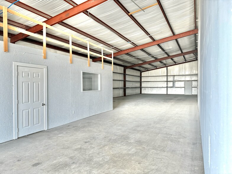 More Photos Of 490 County Road 117, Round Rock Light Manufacturing For Lease