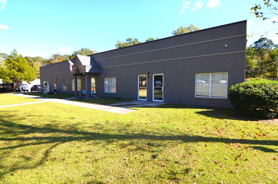 More Photos Of 1235 Boone Hill Rd, Summerville Flex For Lease