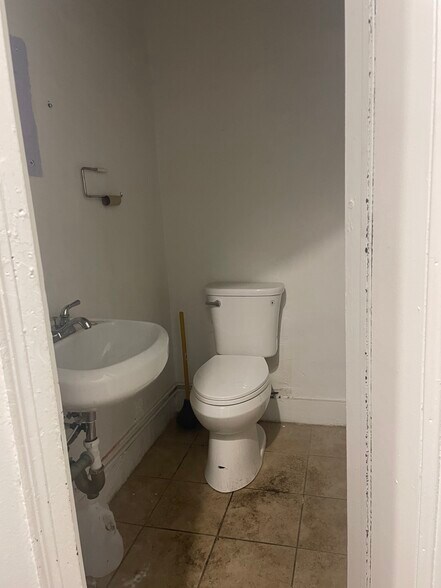 More Photos Of 344 W 38th St, New York Office For Lease