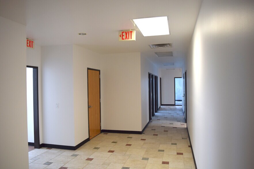 More Photos Of 2535 Brennan Ave, Fort Worth Office For Lease