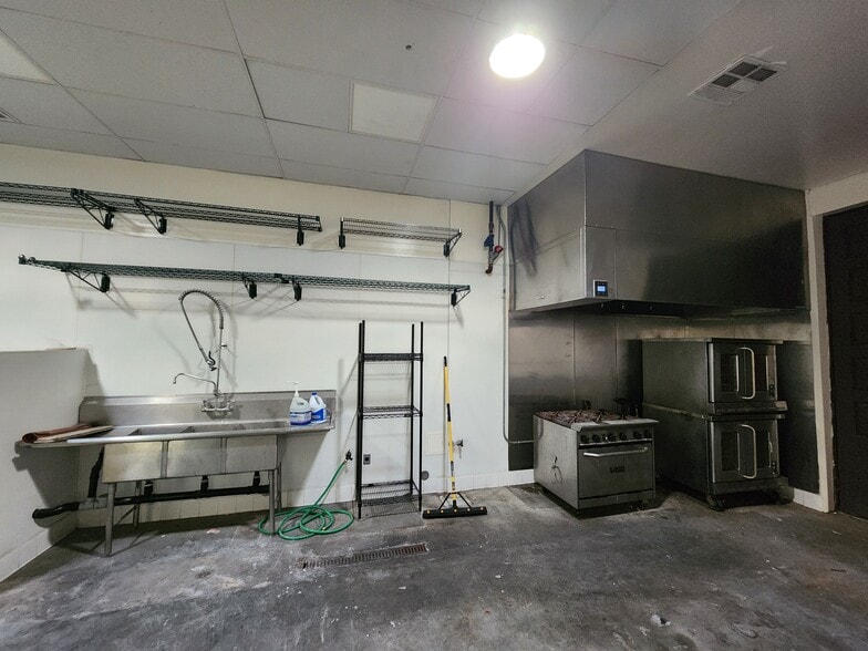 More Photos Of 620 N La Brea Ave, Inglewood Food Processing For Lease