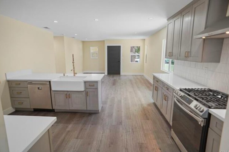 More Photos Of 3123 Hyde Park Blvd, Los Angeles Specialty For Sale