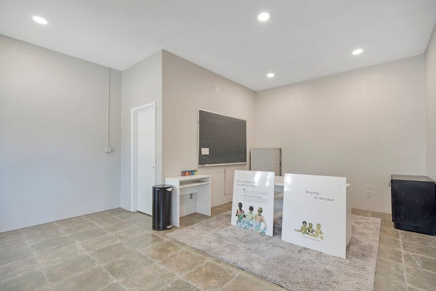 More Photos Of 327 Marion St, Daytona Beach Warehouse For Sale