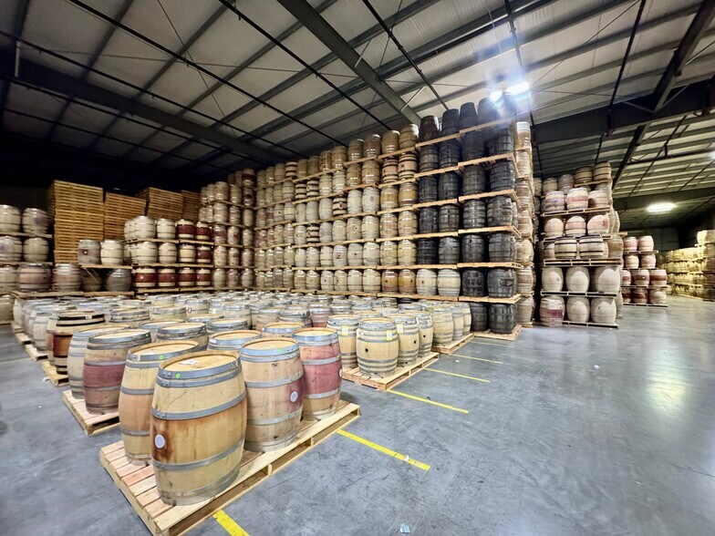 More Photos Of 21945 Carneros Lake Ln, Sonoma Warehouse For Lease