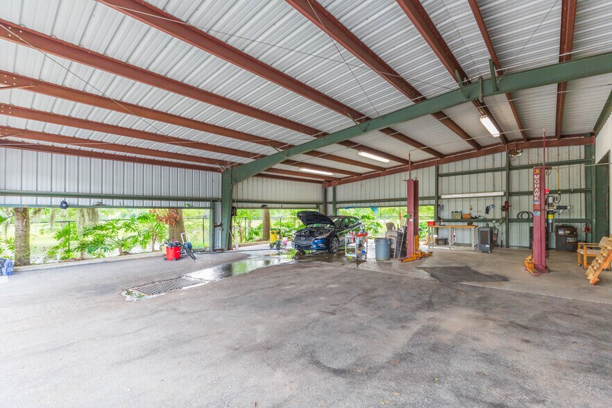 More Photos Of 13815 21st St, Dade City Auto Dealership For Sale
