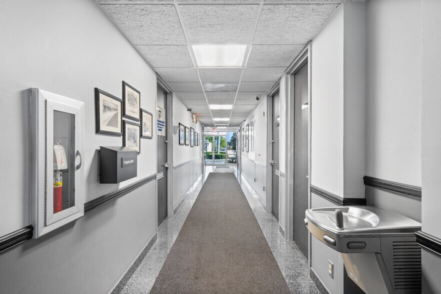 More Photos Of 1995 E Oakland Park Blvd, Fort Lauderdale Loft Creative Space For Lease