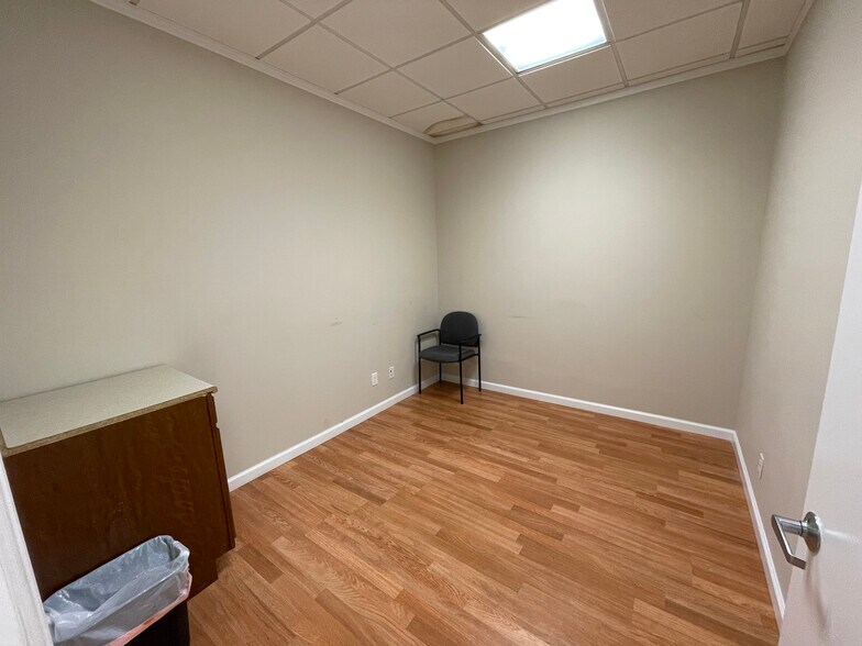 More Photos Of 806 E Main St, Riverhead Medical For Lease