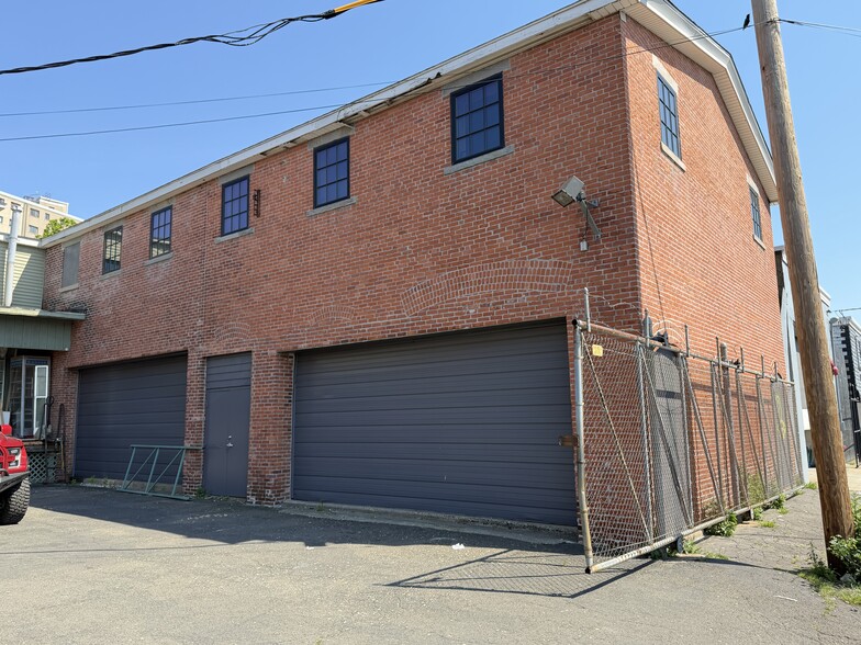 More Photos Of 310 E Washington Ave, Bridgeport Manufacturing For Lease