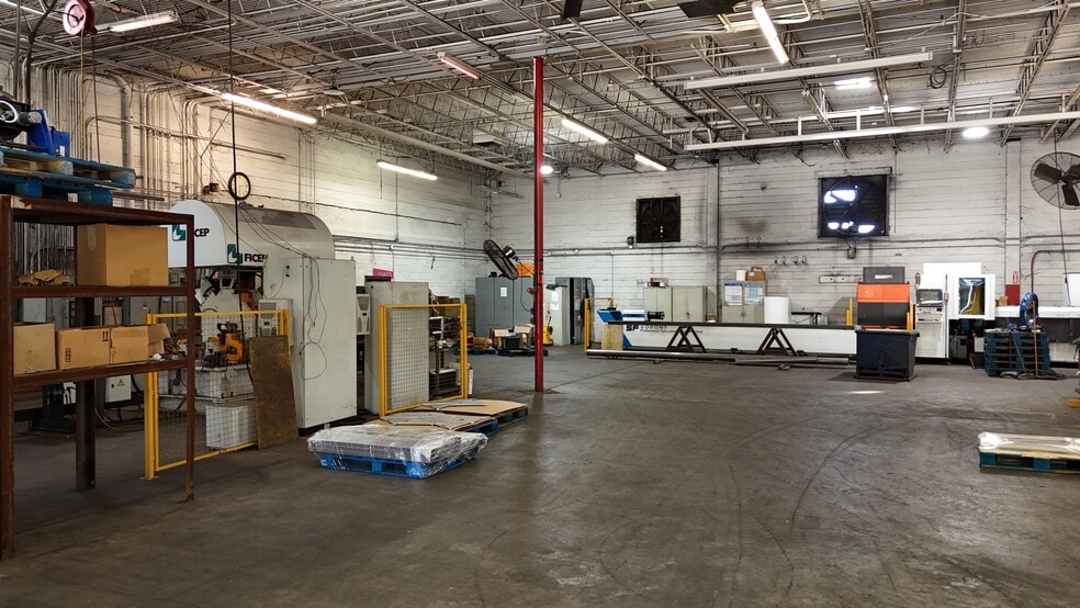 More Photos Of 2902 E Sligh Ave, Tampa Warehouse For Lease