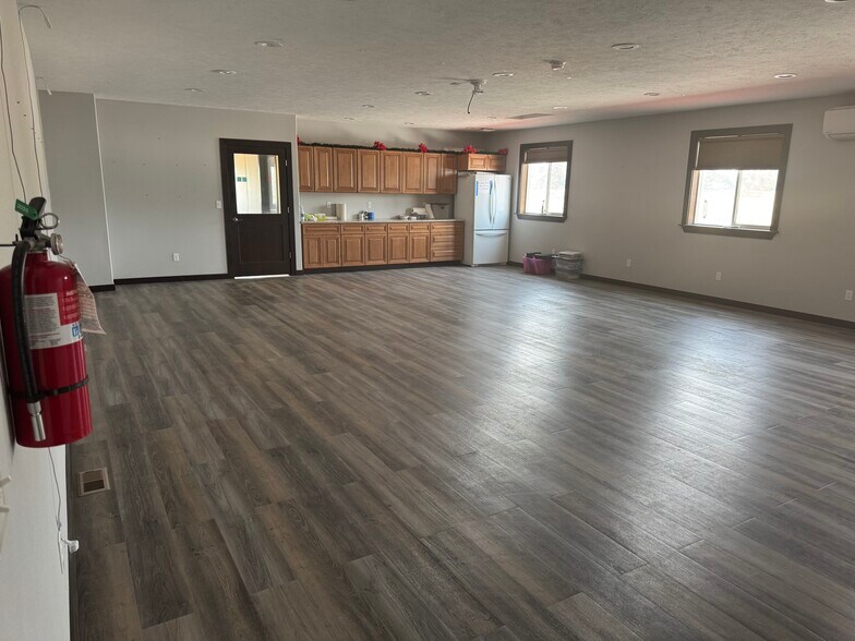 More Photos Of 6446 Road 3 NE, Moses Lake Flex For Lease