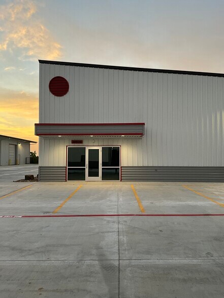 More Photos Of 30934 Westbound Katy, Brookshire Unknown For Lease