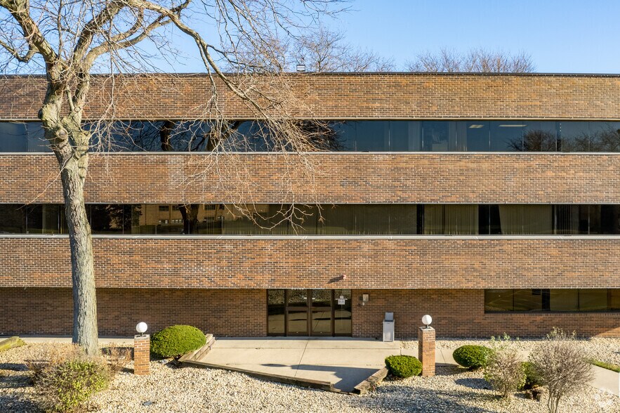 More Photos Of 20280 Governors Dr, Olympia Fields Unknown For Lease