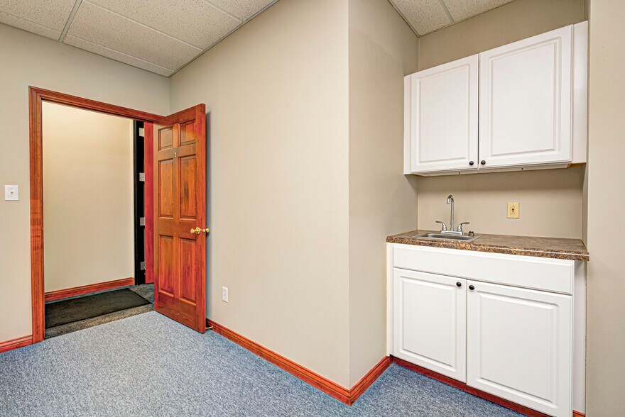 More Photos Of 4582 Northwest Plaza West Dr, Zionsville Office For Lease