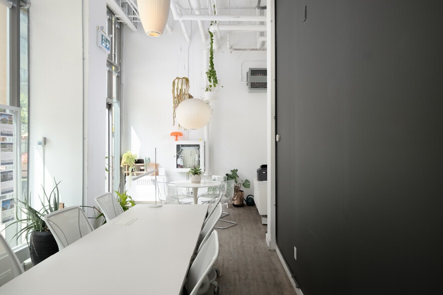 More Photos Of 33 Lombard St, Toronto Apartments For Lease