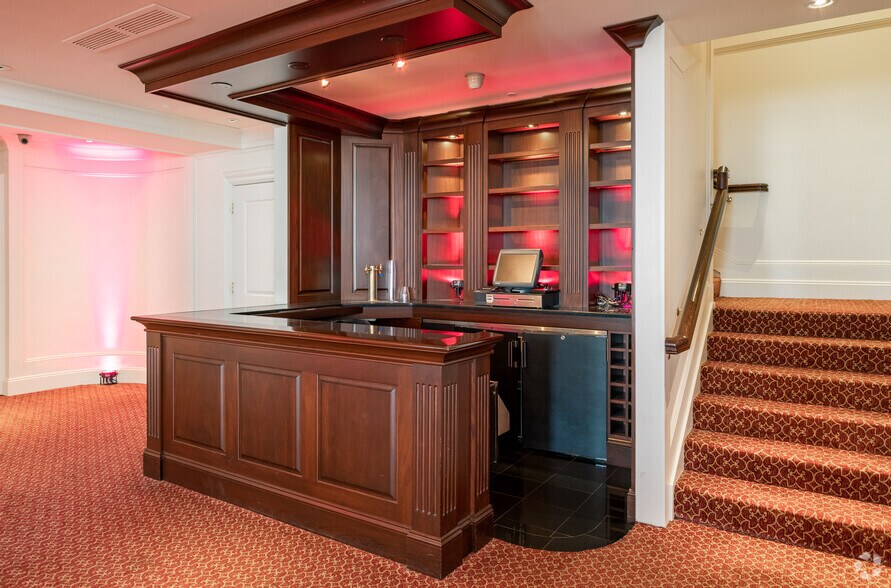 More Photos Of 18 N 6th St, Allentown General Retail For Sale