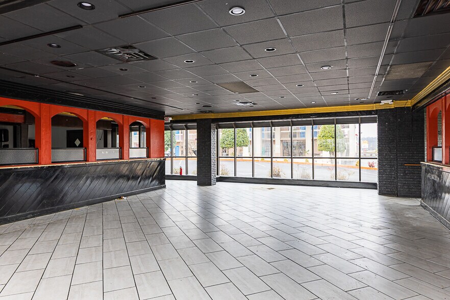 More Photos Of 4250 Fort Henry Dr, Colonial Heights Restaurant For Lease