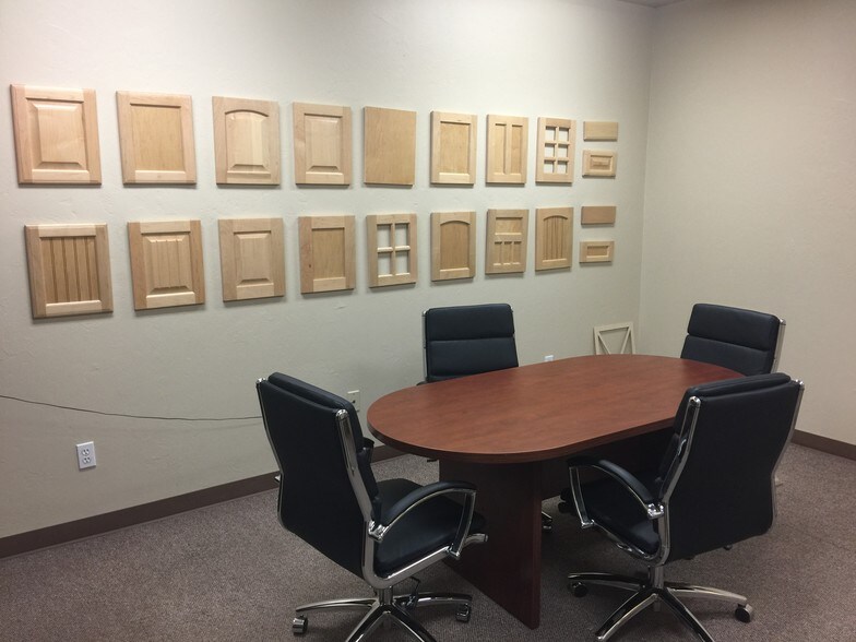More Photos Of 416 S Mustang Rd, Yukon Office For Lease