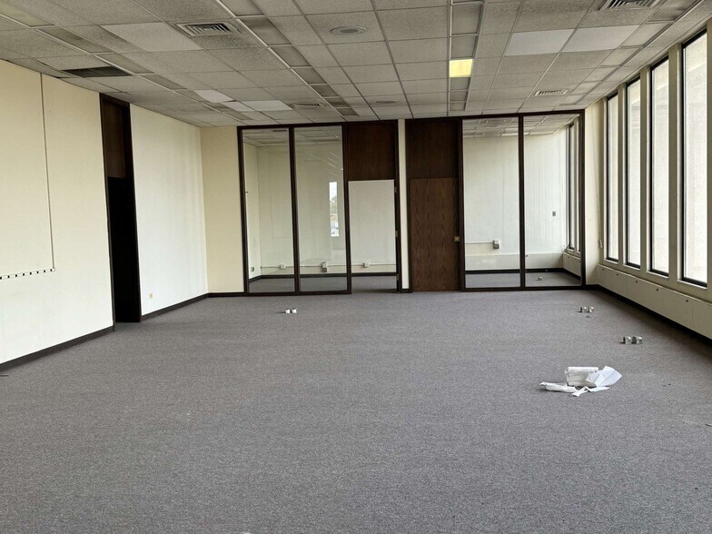 More Photos Of 6400 S Pulaski Rd, Chicago Storefront Retail Office For Lease