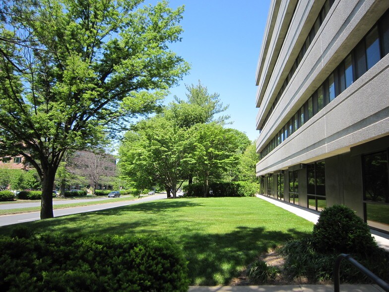 More Photos Of 11260 Roger Bacon Dr, Reston Office For Lease