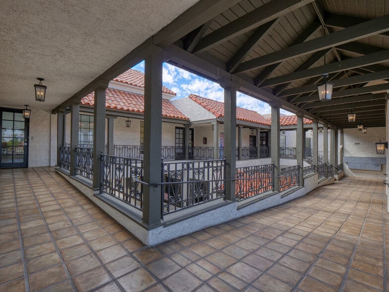 More Photos Of 19100 Ventura Blvd, Tarzana Storefront Retail Office For Lease