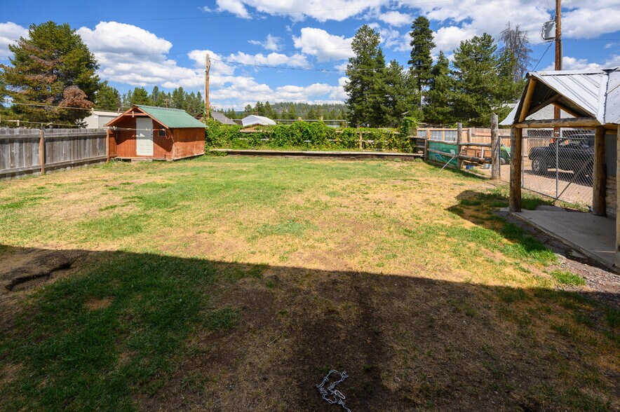 More Photos Of 109455 Highway 97 N, Chemult Hotel For Sale