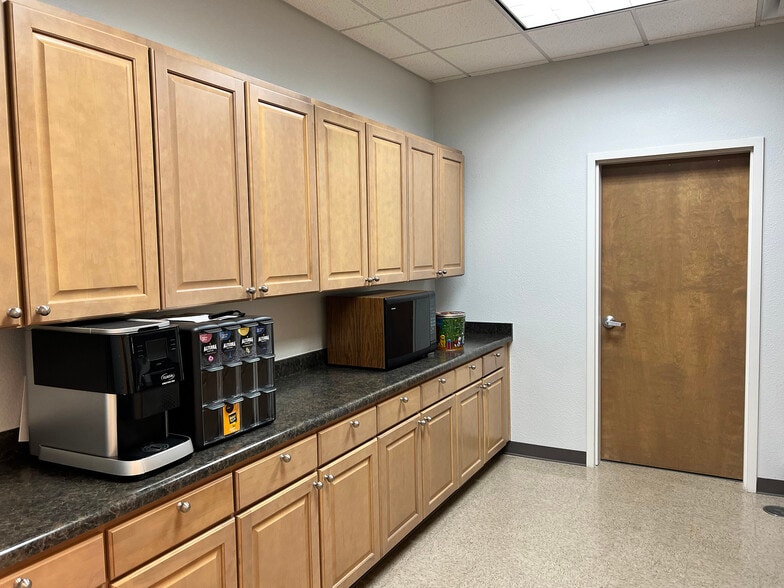 More Photos Of 2420 Midtown Pl NE, Albuquerque Warehouse For Sale
