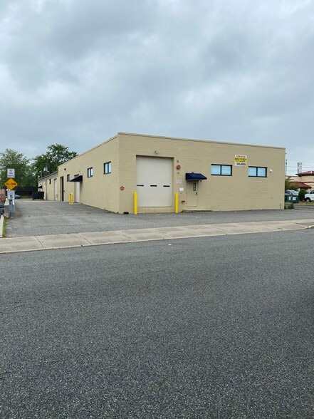 More Photos Of 20 Industrial St W, Clifton Manufacturing For Lease