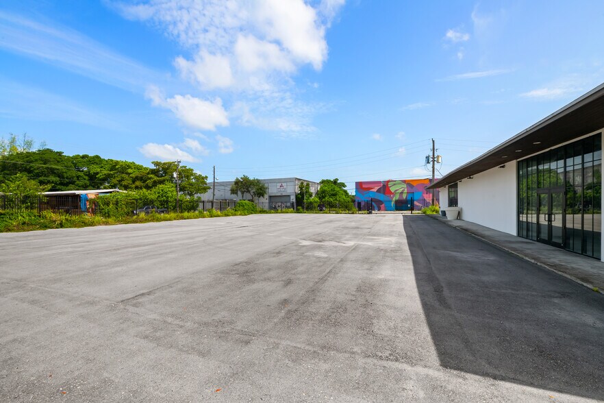 More Photos Of 80 NW 72nd St, Miami Storefront Retail Office For Lease