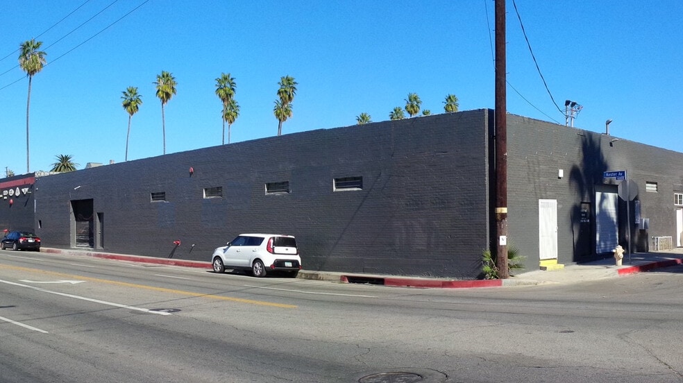 More Photos Of 14850 Calvert St, Van Nuys Service For Lease