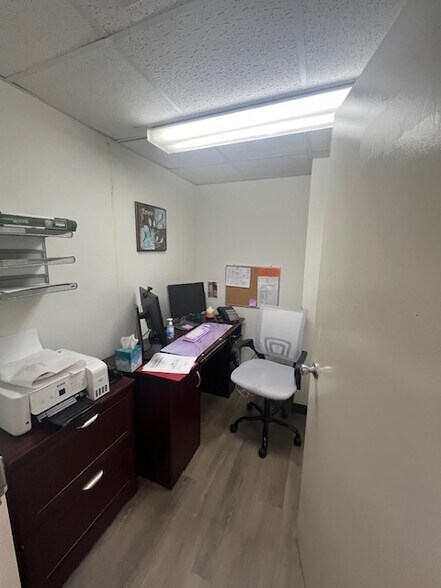 More Photos Of 376 Rogers Ave, Macon-Bibb Medical For Lease