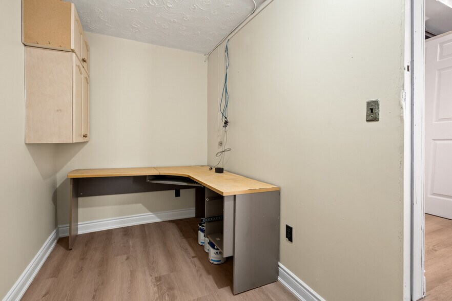 More Photos Of 5831 Ferry St, Niagara Falls Storefront Retail Residential For Sale
