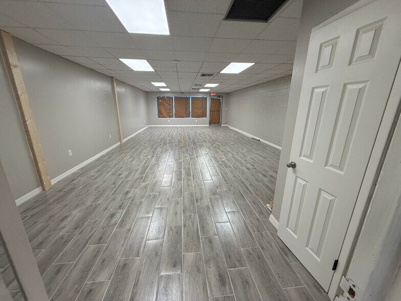 More Photos Of 1000 E Alfred St, Tavares Storefront Retail Office For Lease