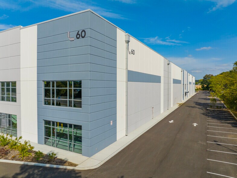 More Photos Of 60 Motor Pky, Commack Warehouse For Lease