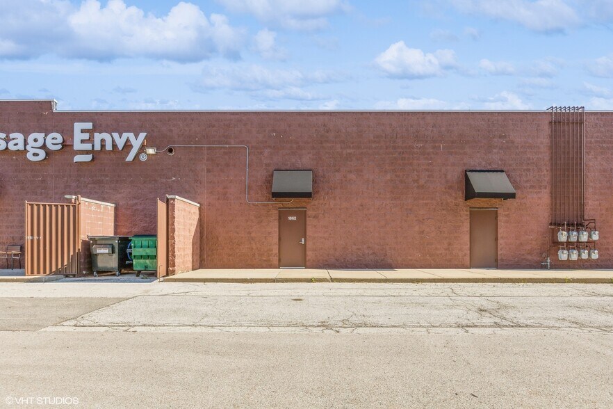 More Photos Of 1852-1866 Towne Centre Dr, North Aurora General Retail For Lease