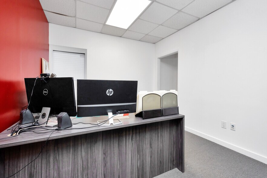 More Photos Of 429 W Main St, Patchogue Freestanding For Lease