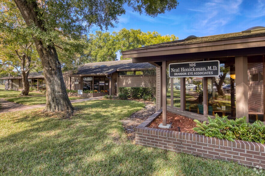 More Photos Of 101-110 Southern Oaks Dr & Thonotosassa Rd & Baker St, Plant City Medical For Lease