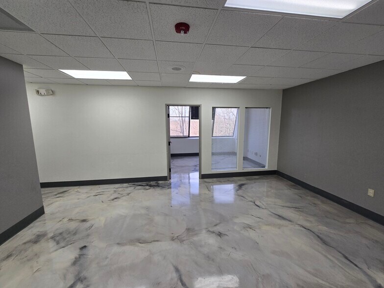 More Photos Of 2323 Lake Club Dr, Columbus Office For Lease