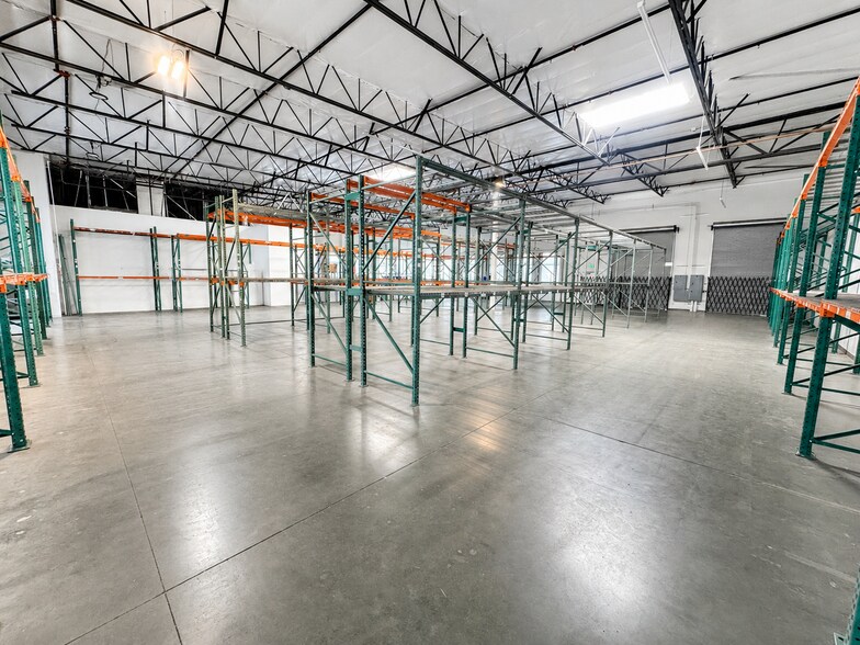 More Photos Of 865 Cochran St, Simi Valley Warehouse For Sale
