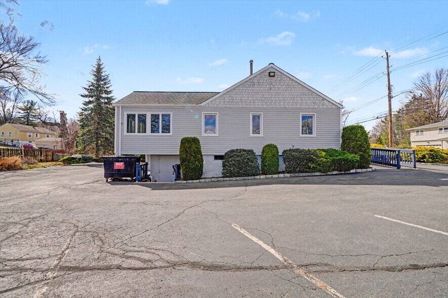 More Photos Of 75 Ramapo Rd, Garnerville Office For Sale