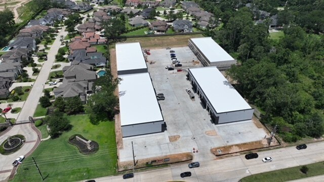 More Photos Of 23645 Gosling Rd, Spring Showroom For Lease